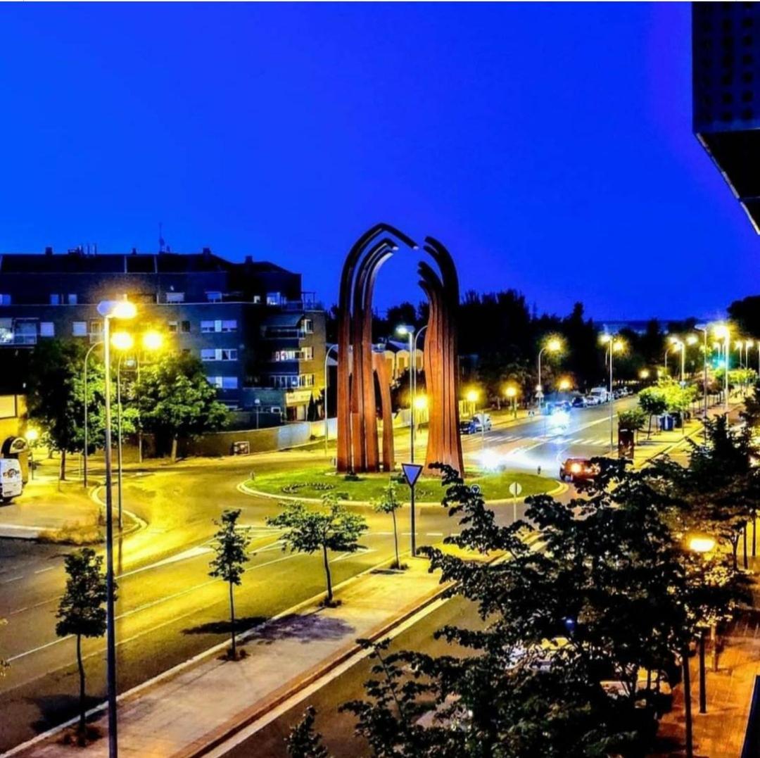 Gonzalo De Berceo 15 " Calidad-Sobrio" And " Free Private Parking " Apartment Logrono Room photo